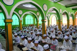 Intip suasana tadarus santri di Ciumbuleuit Bandung, rahasia kejar berkah di bulan suci Ramadhan
