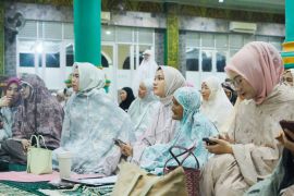 Melalui safari ramadhan, Bupati Dharmasraya sampaikan pesan pembagunan di Pulau Punjung