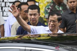 Agum Gumelar dan Taufik Hidayat melayat ke kediaman Try Sutrisno