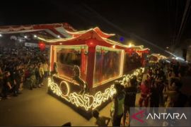 Ribuan warga padati Pawai Lampion Imlek 2577 di Singkawang