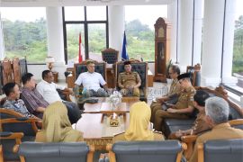 Anggota Komisi VII DPR lakukan kunjungan ke Pemkab Pesisir Barat