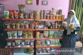 Pegiat UMKM kue kering raih untung saat Ramadhan usai dibina Baznas