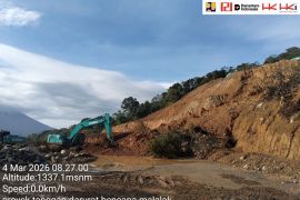 Tanah longsor tutup ruas jalan provinsi di Malalak Agam