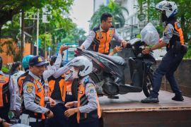 30 personel Sudinhub Jaksel tertibkan parkir liar di Semanggi