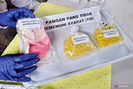 Pemkot Jaksel dan BPOM temukan formalin dan pewarna di pasar takjil
