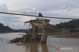 Titian Asa di Atas Sungai Tamiang