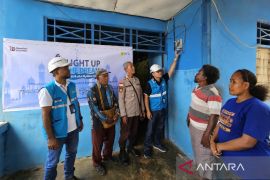 PLN beri listrik gratis bagi 35 keluarga prasejahtera di Tanah Papua
