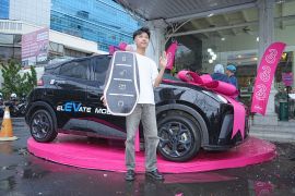 Program Indosat "BombasTri", karyawan minimarket raih hadiah mobil