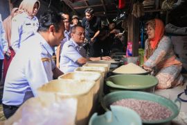 Gubernur Jateng cek harga pangan di Pasar Gondang Sragen jelang Lebaran 2026