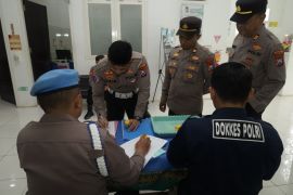 Pejabat utama Polres Tuban tes urine cegah penyalahgunaan narkoba