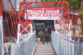 Jembatan gantung selesai dibangun TNI-AD pascabencana di Padang