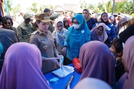 Pemprov Malut salurkan 1.000 paket pangan murah di Halmahera Barat