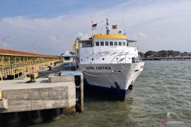 Cuaca buruk, KSOP tunda keberangkatan kapal Situbondo-Madura