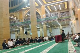 Wako Bukittinggi sorot ketidakhadiran generasi muda di masjid saat Ramadhan