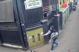 Perempuan pencuri uang takziah di Kramat Jati sudah tiga kali beraksi