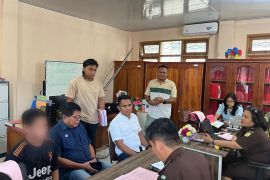 Polsek Maulafa melimpahkan berkas tahap dua kasus penganiayaan di Bello