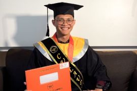 Dzaky Achmad Rizkullah raih cumlaude dengan tekad dan doa orang tua