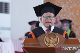 Perjalanan Prof Andiopenta meraih gelar guru besar