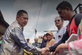 Bupati HST Samsul Rizal naikkan bantuan untuk korban kebakaran senilai Rp15 juta