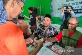 Ribuan warga desa di Klaten terima THR dari hasil pendapatan pemandian alam