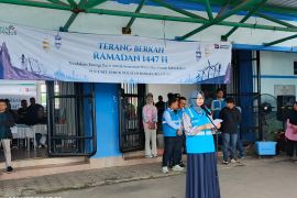 PLN UIW Babel salurkan 1.200 paket sembako murah pada program Terang Berkah Ramadhan