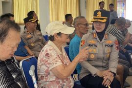 Polres Purbalingga salurkan bantuan untuk lansia