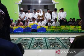 Pemkab Natuna serahkan bantuan uang tunai kepada para guru ngaji rumahan