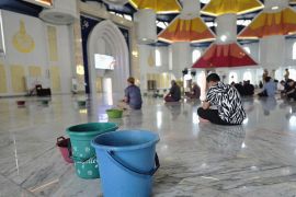 Rehabilitasi atap Masjid 99 Kubah Makassar menuai sorotan