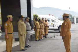 Pemkab Puncak Jaya serahkan ambulans untuk puskesmas Ilu dan Tingginambut