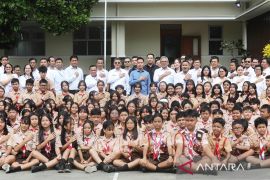 Wapres Gibran tinjau pendidikan IoT di SMP Santo Yusup Bandung