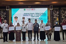 Sidoarjo-BPJS Ketenagakerjaan serahkan santunan JKM kepada ahli waris