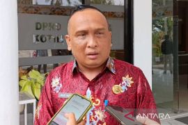 Masyarakat Bukit Santuai keluhkan sangat terbatasnya jangkauan jaringan telekomunikasi