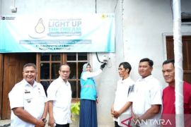 PLN Babel sambung listrik gratis 18 warga miskin selama Ramadhan