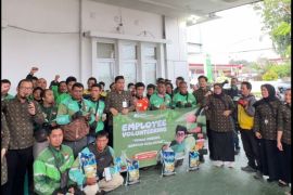 BPJS Ketenagakerjaan Pangkalpinang bagikan 50 paket beras untuk pengemudi online