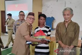 Bangka Barat salurkan 6.400 paket sembako murah