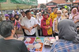 Pemkot Jakbar-BBPOM awasi keamanan pangan di sentra takjil Kebon Jeruk