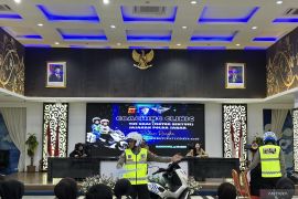 Polda Jabar melatih tim urai public speaking menghadapi mudik Lebaran 2026