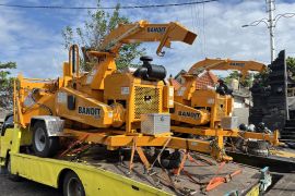 KLH serahkan alat pencacah sampah kayu kiriman kepada Badung