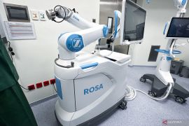 Mengenal 3 robot bedah canggih