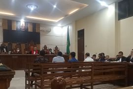 Dua saksi diminta hadir pada perkara dugaan korupsi PT LEB