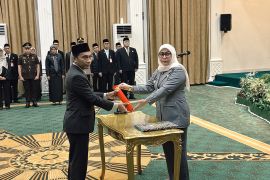 Wali Kota Banjarbaru Lisa Halaby lantik 112 pejabat