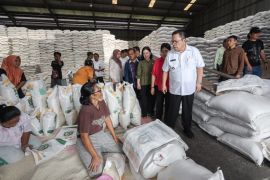 Sidak pasar dan distributor, ketersediaan bahan pokok Idul Fitri cukup