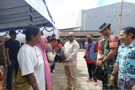 Kota Sorong salurkan 1.561 paket sembako lewat pasar murah