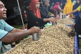 Tradisi Malam Qunut di Tabongo Gorontalo ramai pengunjung dan pedagang