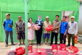 Bangka Selatan berikan bantuan korban angin puting beliung di Desa Sadai