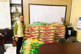 Pemkot salurkan 1.200 paket beras bagi dhuafa di Baubau
