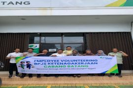 BPJS Batang selenggarakan employee volunteering berbagi takjil masyarakat
