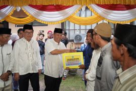 Gubernur hibahkan Rp500 juta bantu lembaga keagamaan di Beltim