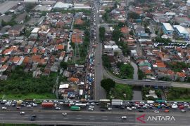 Jalur Cibolerang-Kopo! Gudang Mebel Terbakar Hebat, Lalin Lumpuh Total Siang Ini