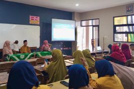 Tim Pengabdian UMS dampingi PCNA Colomadu